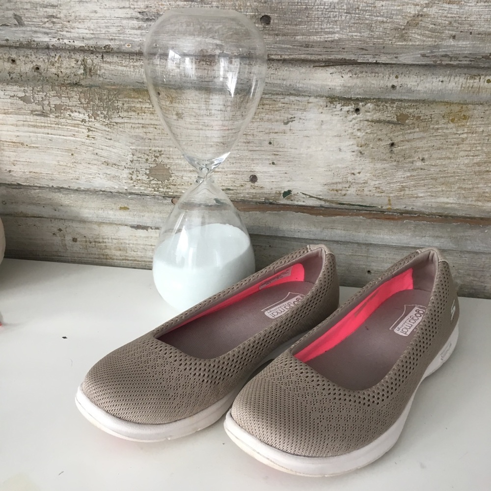 Sketchers extra comfy slip on shoes